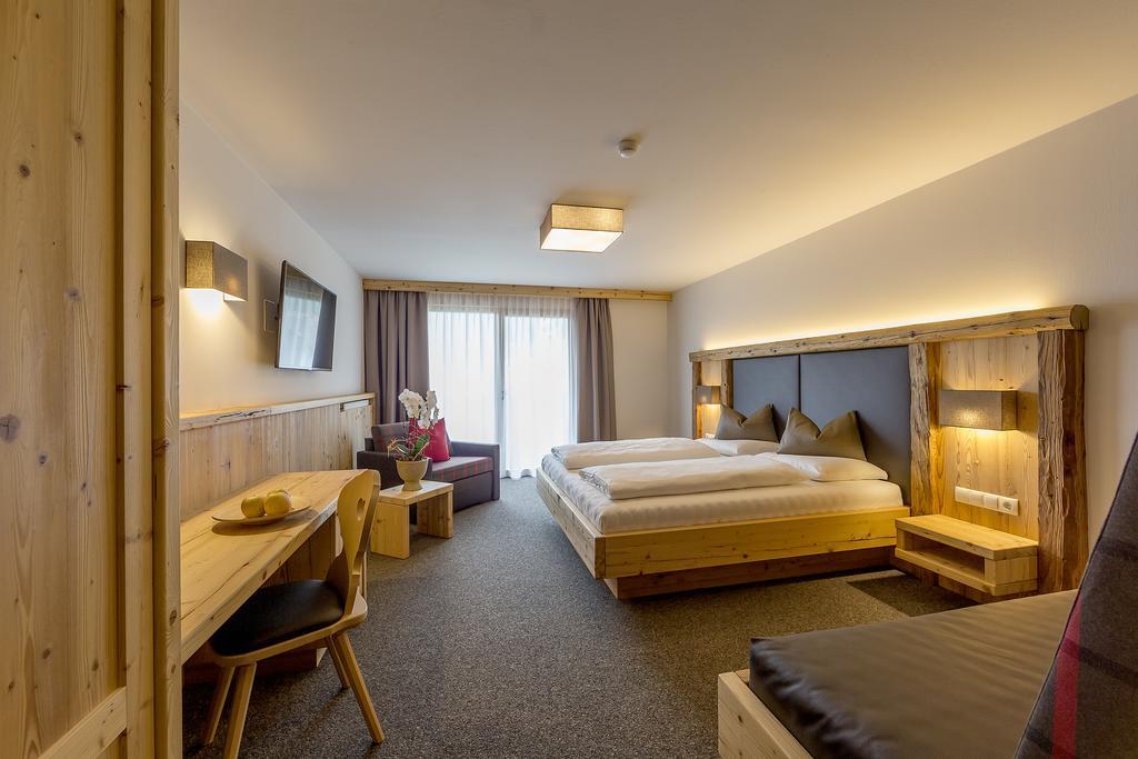Hotel Anewandter Brunico Chambre photo